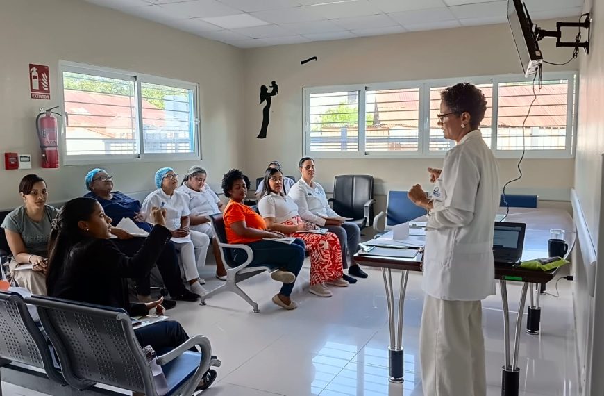 Hospital Municipal Pablo Morrobel Jim&eacute;nez fortalece competencias del personal con capacitaci&oacute;n en redacci&oacute;n de informes y ortograf&iacute;a