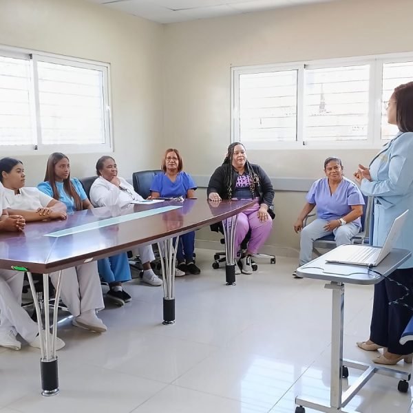 Hospital Municipal Pablo Morrobel Jim&eacute;nez fortalece la preparaci&oacute;n de su personal en protocolos de atenci&oacute;n y manejo del dengue