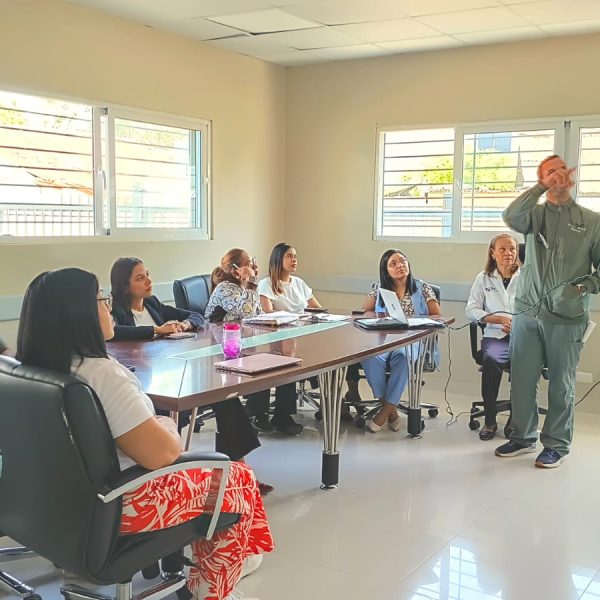 Comit&eacute; Hospitalario de Emergencias fortalece planificaci&oacute;n ante el inicio de la temporada cicl&oacute;nica