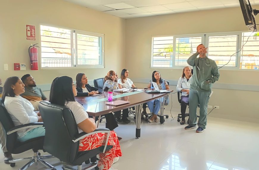 Comit&eacute; Hospitalario de Emergencias fortalece planificaci&oacute;n ante el inicio de la temporada cicl&oacute;nica